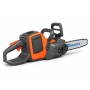 Pilarki łańcuchowe - Akumulatorowa pilarka HUSQVARNA 225i z akumulatorem i ładowarką.